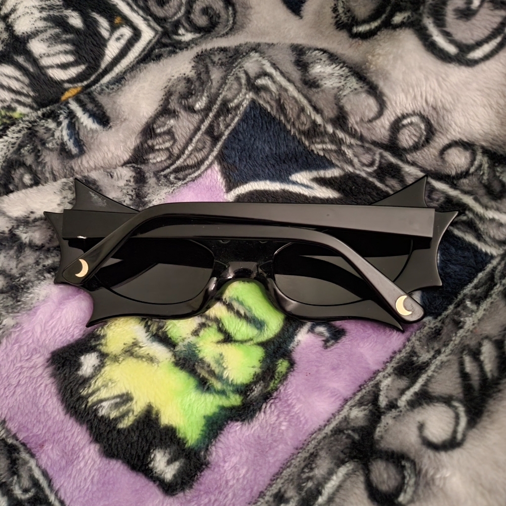 Vampira® Bat Glasses in Black by La Femme En Noir Soldout - Picture 6 of 9